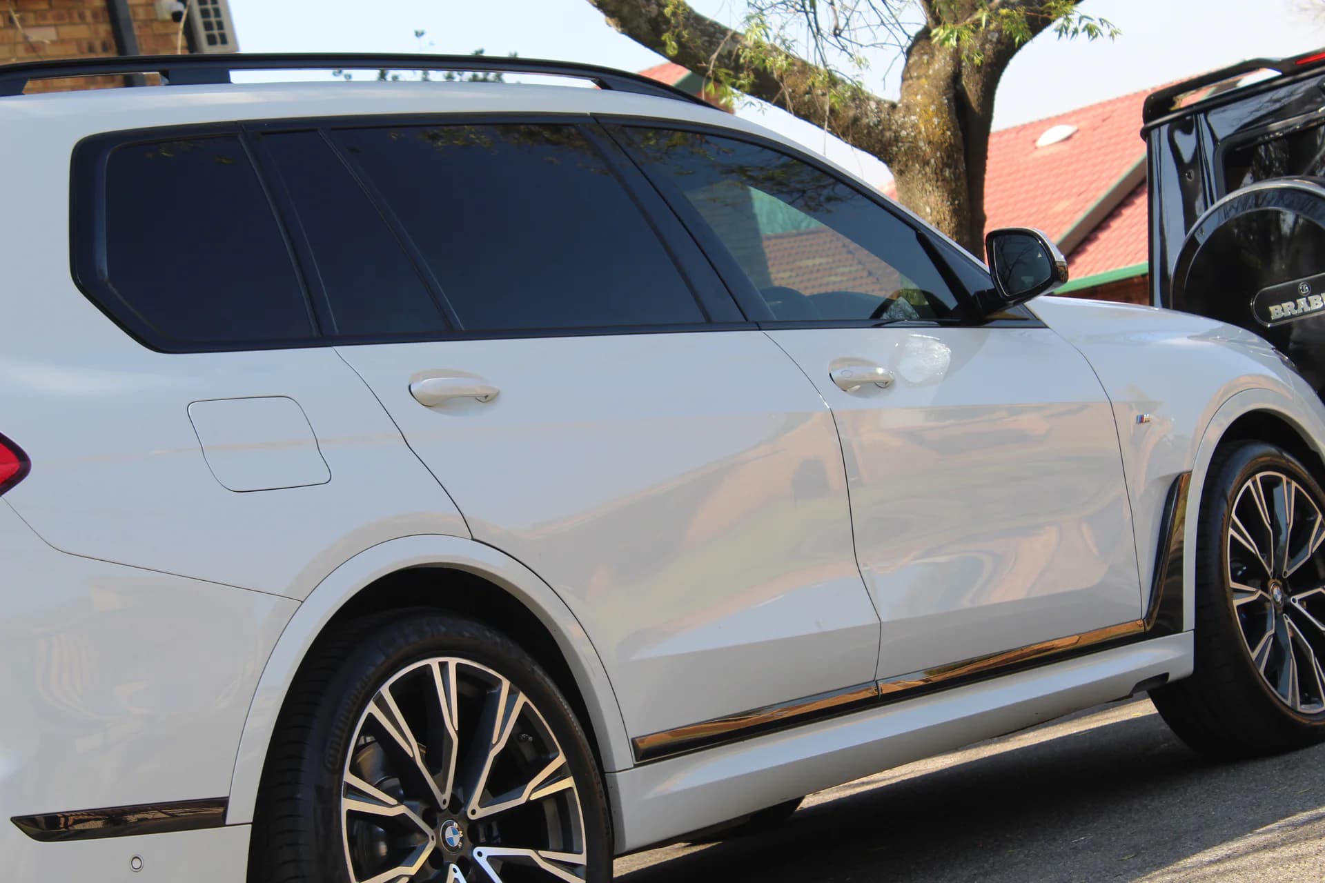 BMW X7 exterior side profile for shuttle vehicle presentation