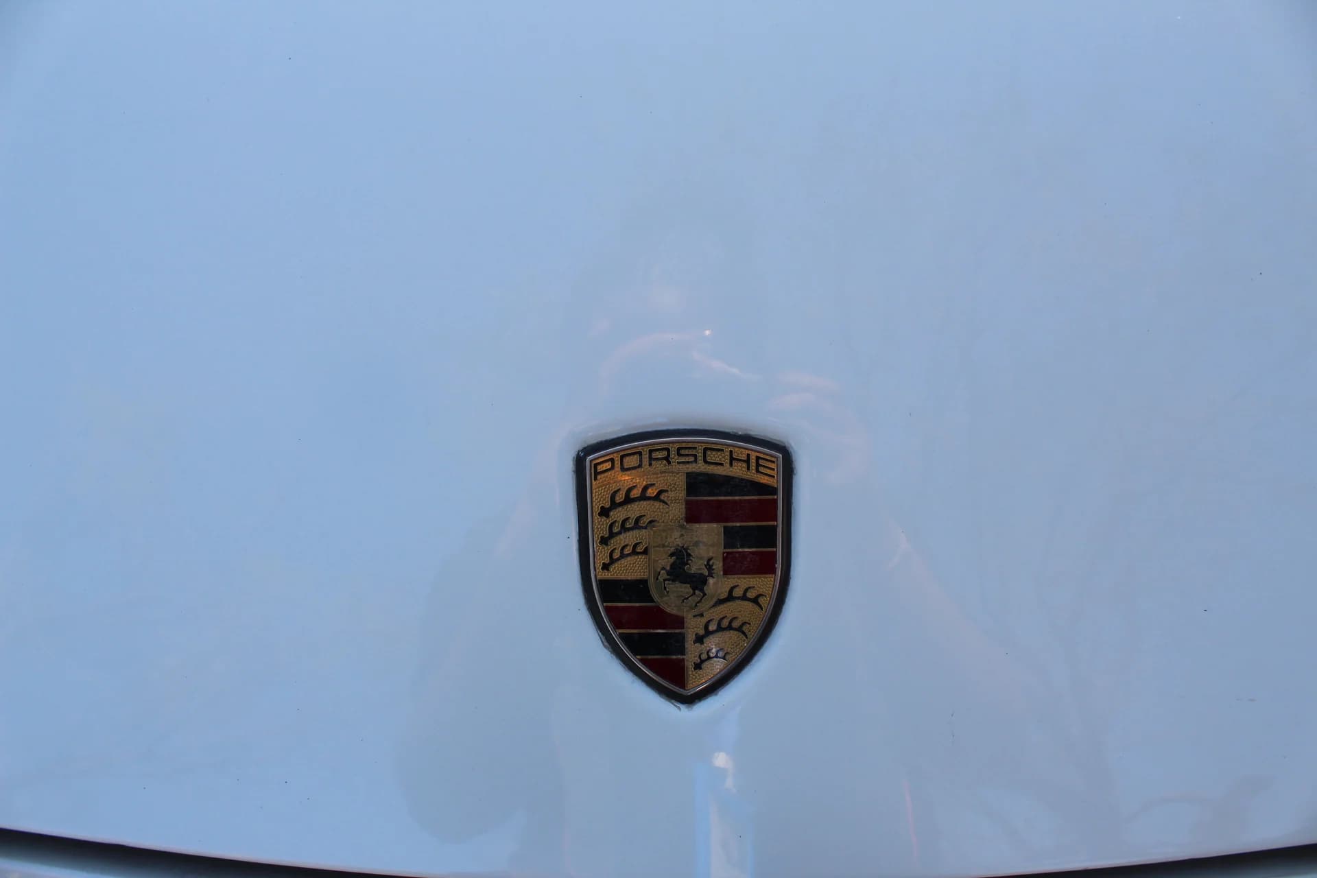 Porsche bonnet crest detail
